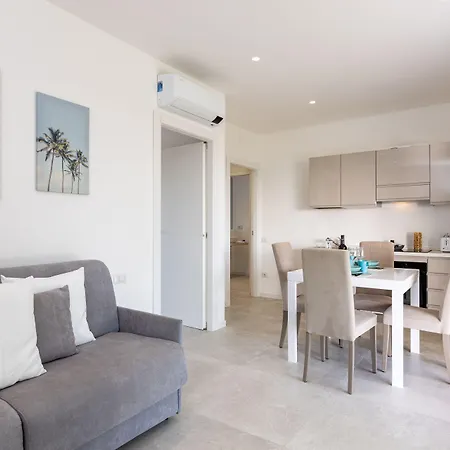 מלון Baia Del Sole 4*